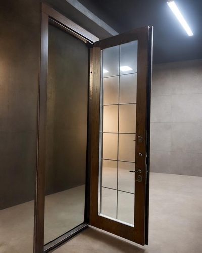 С большим стеклопакетом