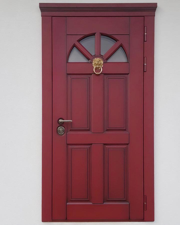 Красная дверь с кнокером Красная дверь с кнокером