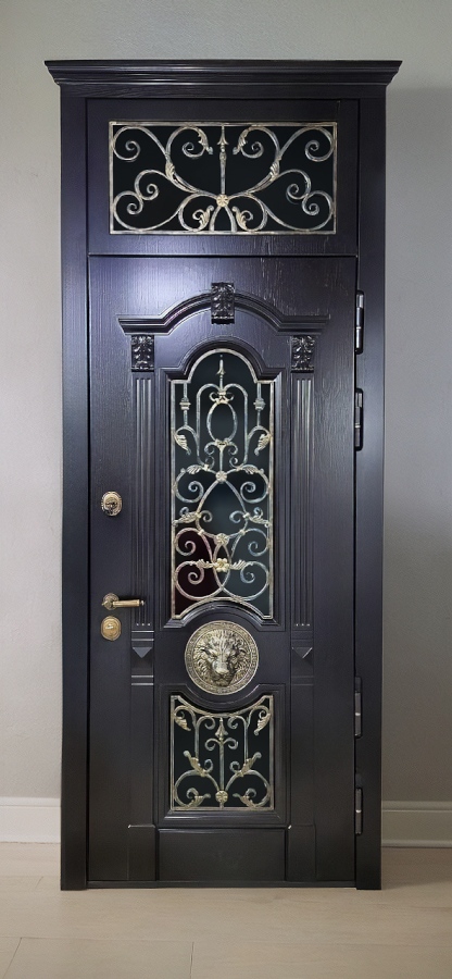 С фрамугой и ковкой С фрамугой и ковкой