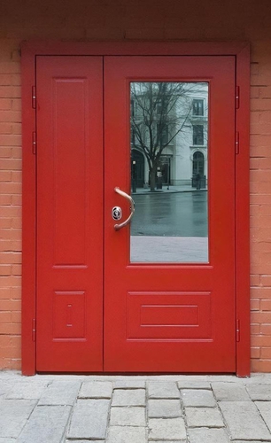 Красная дверь со стеклом