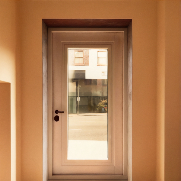 С большим остеклением С большим остеклением