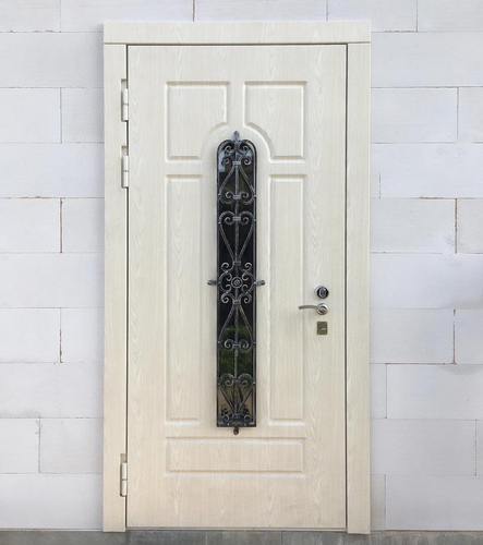 Дверь МДФ с узким стеклом