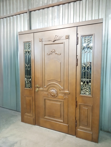 Парадная дверь в цеху