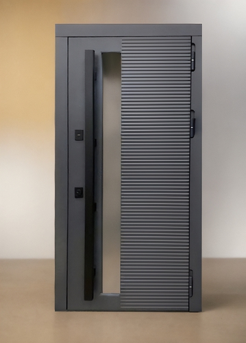 Серая дверь с длинной ручкой