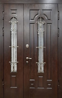 Полуторная шпонированная термодверь МДФ с узкими стеклами и решетками Полуторная шпонированная термодверь МДФ с узкими стеклами и решетками