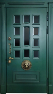 Металлическая термодверь с остеклением, чеканкой «лев» и окрашенными зелеными плитами МДФ RAL